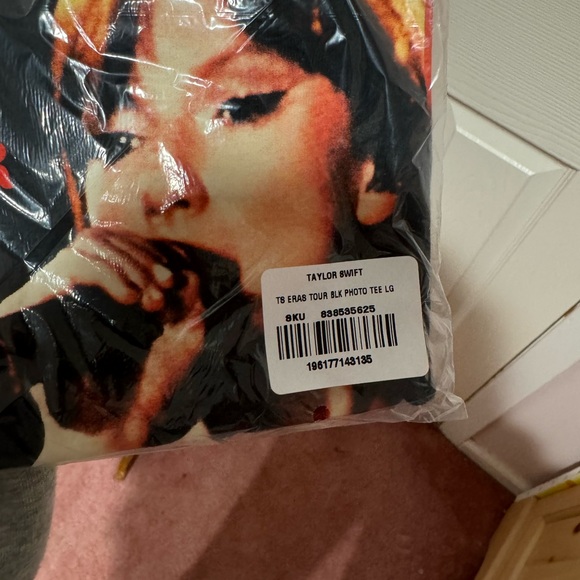 NWT Taylor Swift The Eras Tour T-Shirt - Picture 5 of 6